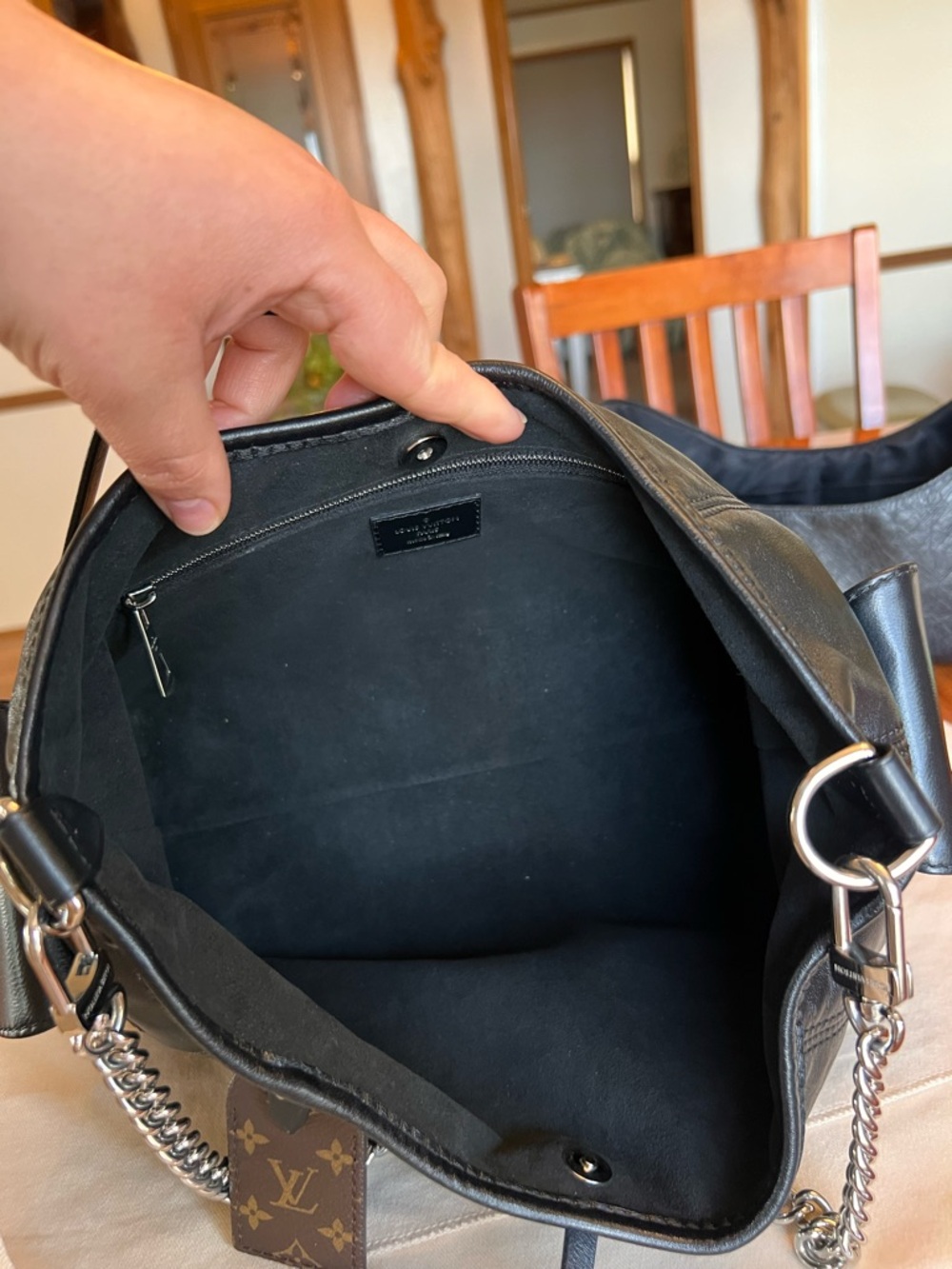 Louis Vuitton CarryAll Cargo Vibe PM - Picture 8 of 15